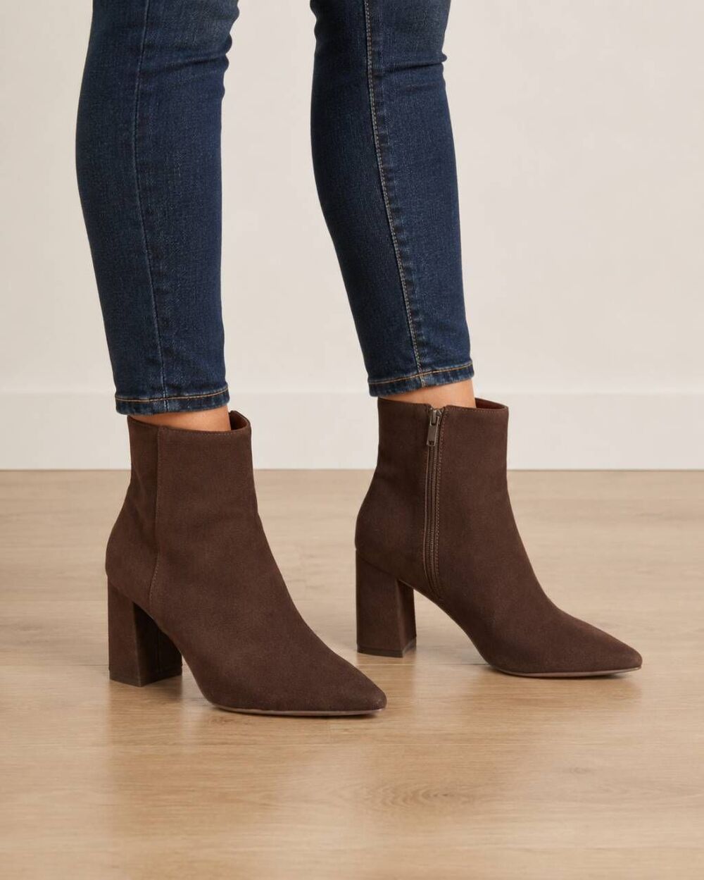 Sugar Nightlife Dark Brown Micro Suede Pointed Toe Ankle Boots 8M NIB